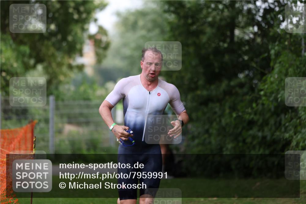 15.06.2025 - 7 Türme Triathlon Michael Strokosch http://msf.ph/oto/7959991 15.06.2025 12:10:58 Schwimmen 392, 455, 611 meine-sportfotos.de