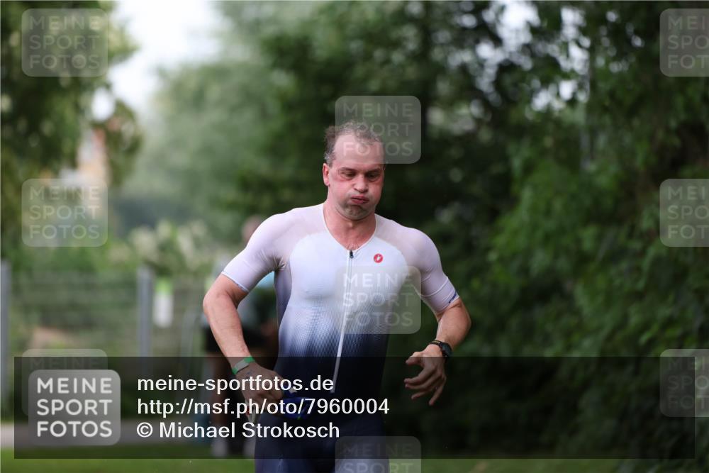 15.06.2025 - 7 Türme Triathlon Michael Strokosch http://msf.ph/oto/7960004 15.06.2025 12:10:59 Schwimmen 392, 455, 611 meine-sportfotos.de