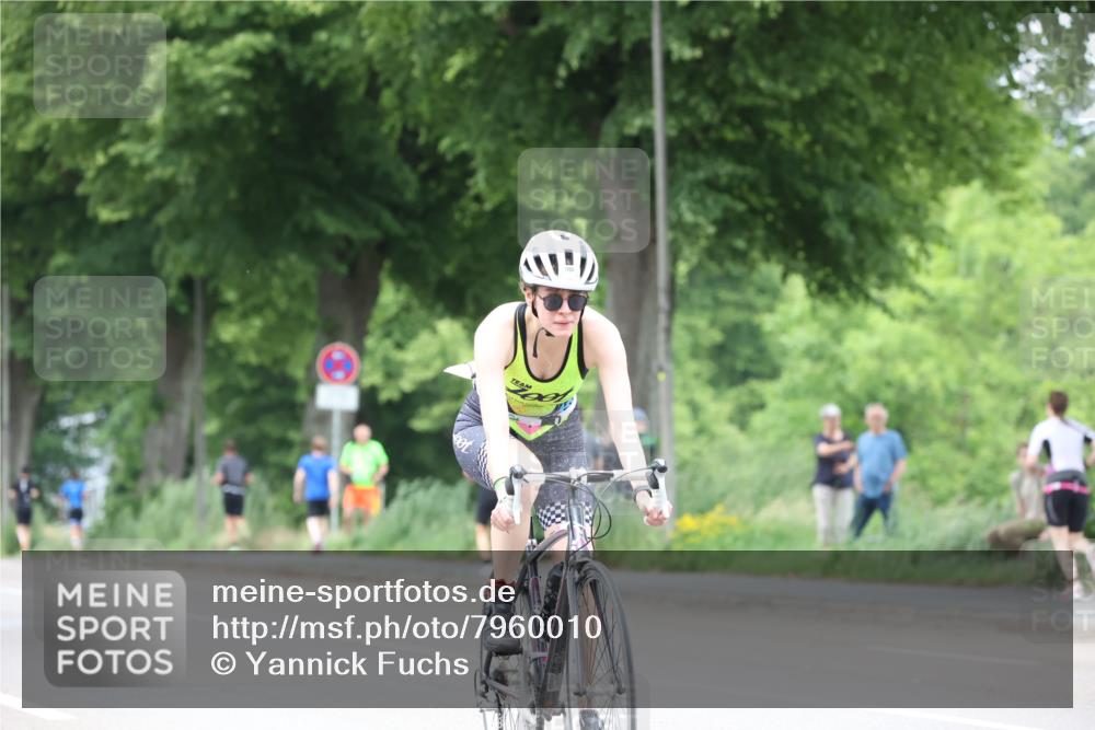 15.06.2025 - 7 Türme Triathlon Yannick Fuchs http://msf.ph/oto/7960010 15.06.2025 13:48:20 Radfahren 403, 934, 958, 1195 meine-sportfotos.de