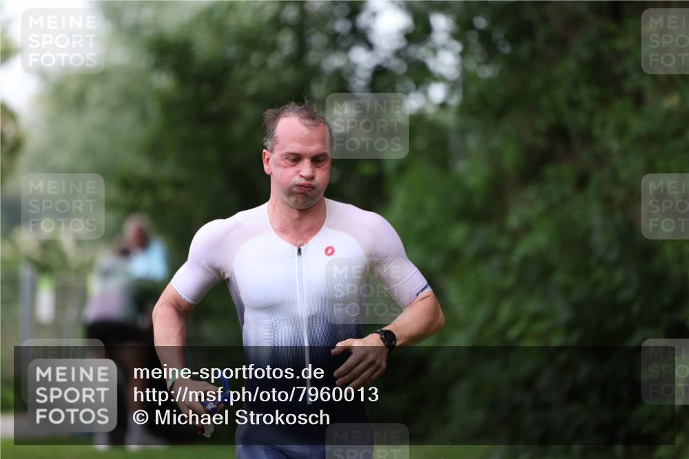 15.06.2025 - 7 Türme Triathlon Michael Strokosch http://msf.ph/oto/7960013 15.06.2025 12:10:59 Schwimmen 392, 455, 611 meine-sportfotos.de