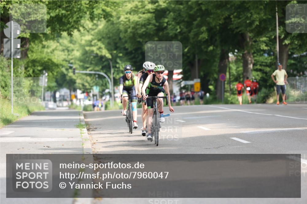 15.06.2025 - 7 Türme Triathlon Yannick Fuchs http://msf.ph/oto/7960047 15.06.2025 09:55:31 Radfahren 122, 123, 124 meine-sportfotos.de
