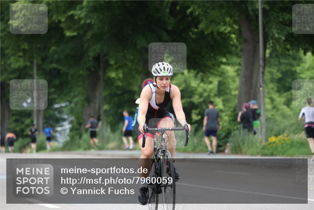 15.06.2025 - 7 Türme Triathlon Yannick Fuchs http://msf.ph/oto/7960059 15.06.2025 13:48:22 Radfahren 403, 934, 1195 meine-sportfotos.de