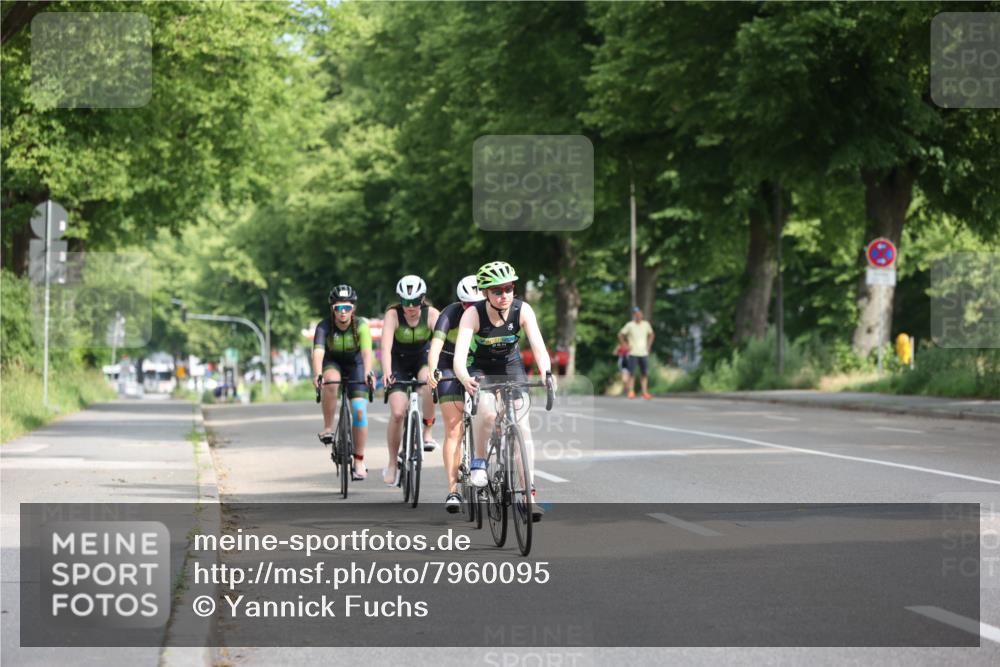 15.06.2025 - 7 Türme Triathlon Yannick Fuchs http://msf.ph/oto/7960095 15.06.2025 09:55:32 Radfahren 122, 123, 124 meine-sportfotos.de