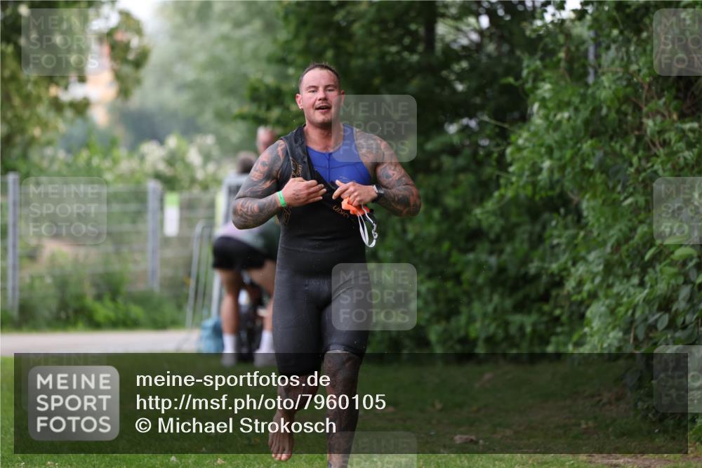 15.06.2025 - 7 Türme Triathlon Michael Strokosch http://msf.ph/oto/7960105 15.06.2025 12:11:09 Schwimmen 455, 611 meine-sportfotos.de