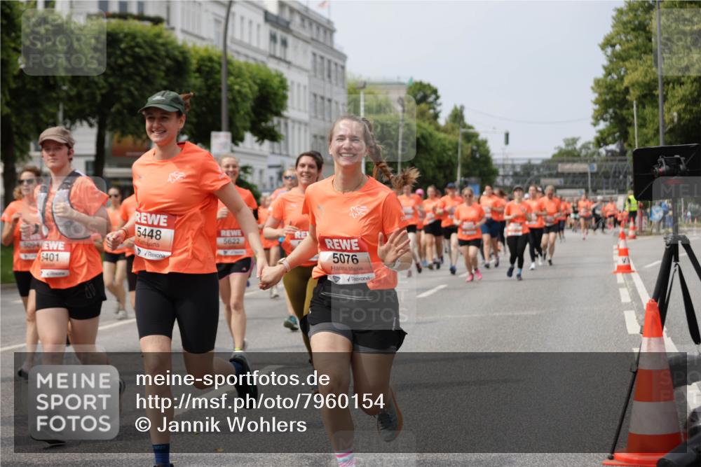 15.06.2025 - REWE Women's Run Jannik Wohlers http://msf.ph/oto/7960154 15.06.2025 09:45:20 Laufen 5622, 509, 6401, 5448, 5076 meine-sportfotos.de