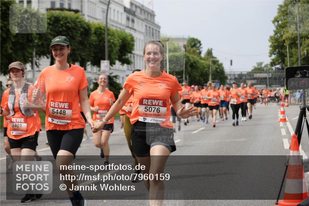 15.06.2025 - REWE Women's Run Jannik Wohlers http://msf.ph/oto/7960159 15.06.2025 09:45:20 Laufen 5448, 5622, 5401, 5076 meine-sportfotos.de