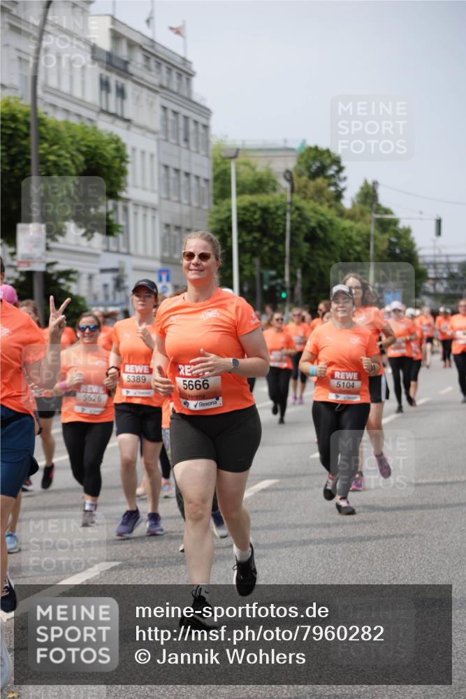 15.06.2025 - REWE Women's Run Jannik Wohlers http://msf.ph/oto/7960282 15.06.2025 09:45:28 Laufen 5389, 5666, 5526, 5104 meine-sportfotos.de