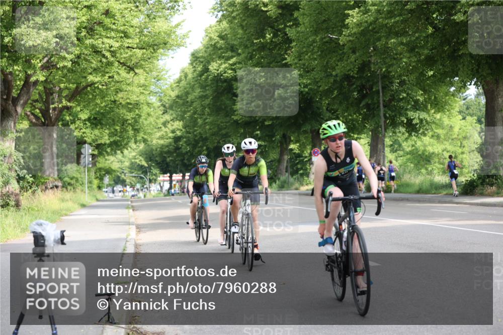 15.06.2025 - 7 Türme Triathlon Yannick Fuchs http://msf.ph/oto/7960288 15.06.2025 09:55:34 Radfahren 122, 123, 124 meine-sportfotos.de