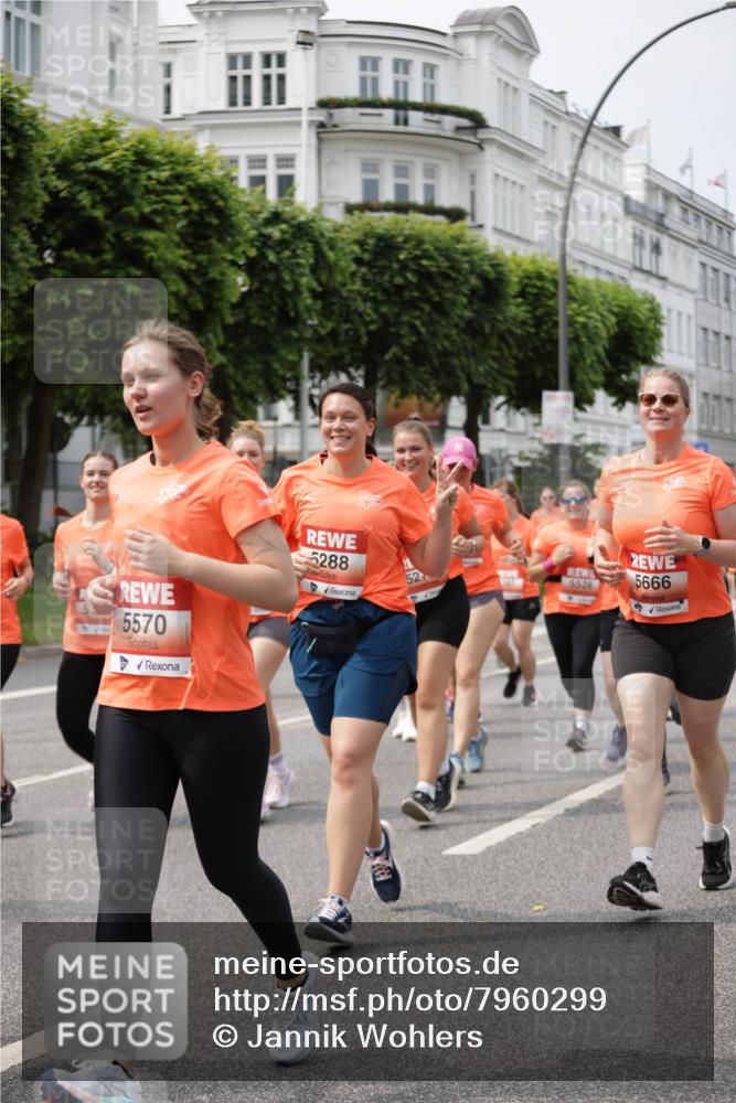 15.06.2025 - REWE Women's Run Jannik Wohlers http://msf.ph/oto/7960299 15.06.2025 09:45:28 Laufen 5570, 5288, 52, 5526, 5666 meine-sportfotos.de
