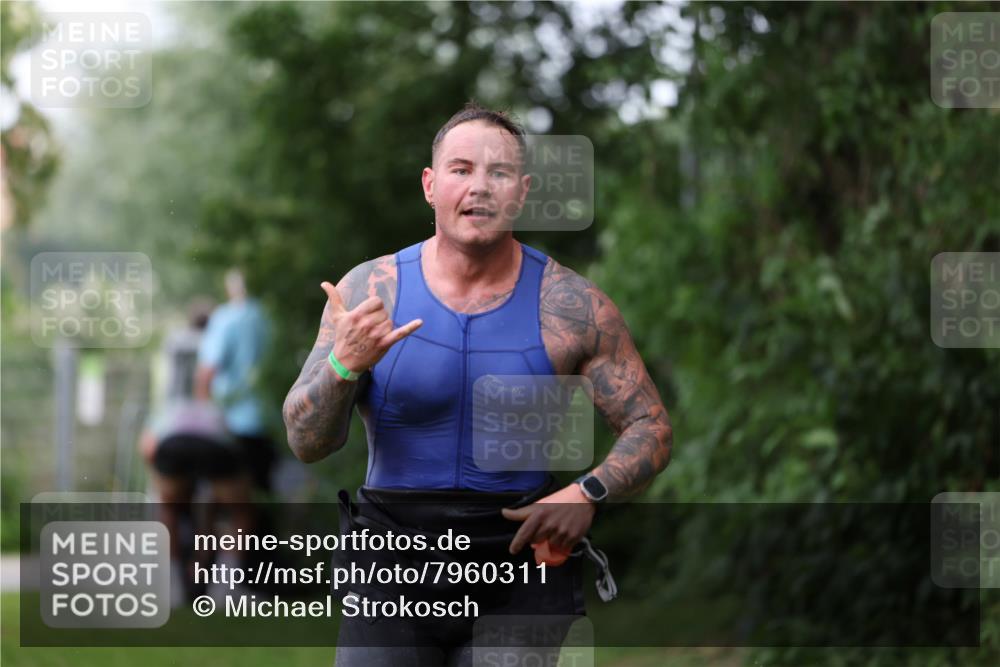 15.06.2025 - 7 Türme Triathlon Michael Strokosch http://msf.ph/oto/7960311 15.06.2025 12:11:10 Schwimmen 455, 611 meine-sportfotos.de