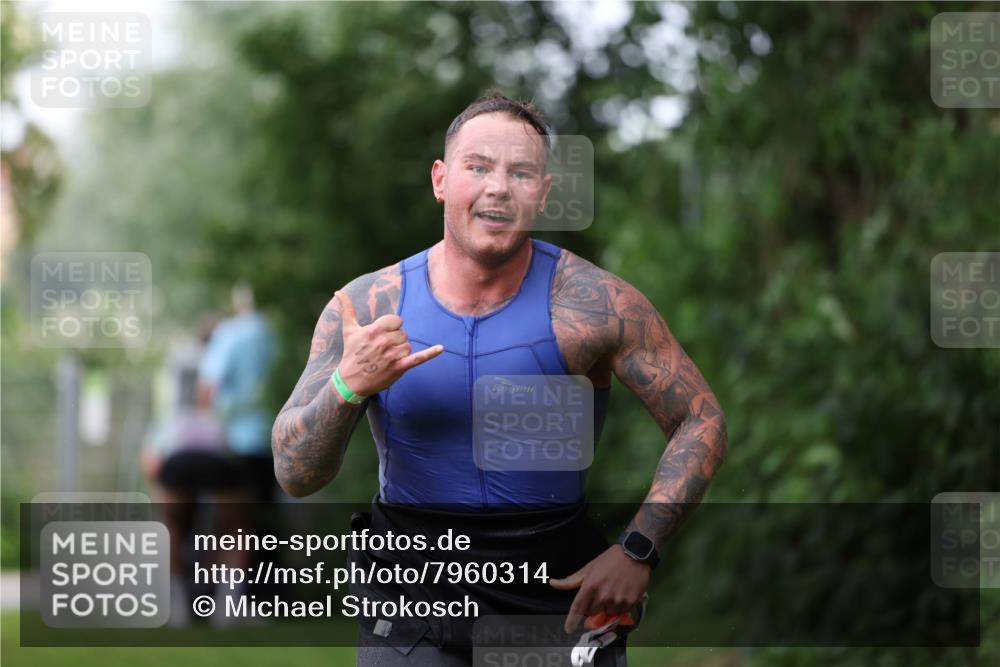 15.06.2025 - 7 Türme Triathlon Michael Strokosch http://msf.ph/oto/7960314 15.06.2025 12:11:10 Schwimmen 455, 611 meine-sportfotos.de