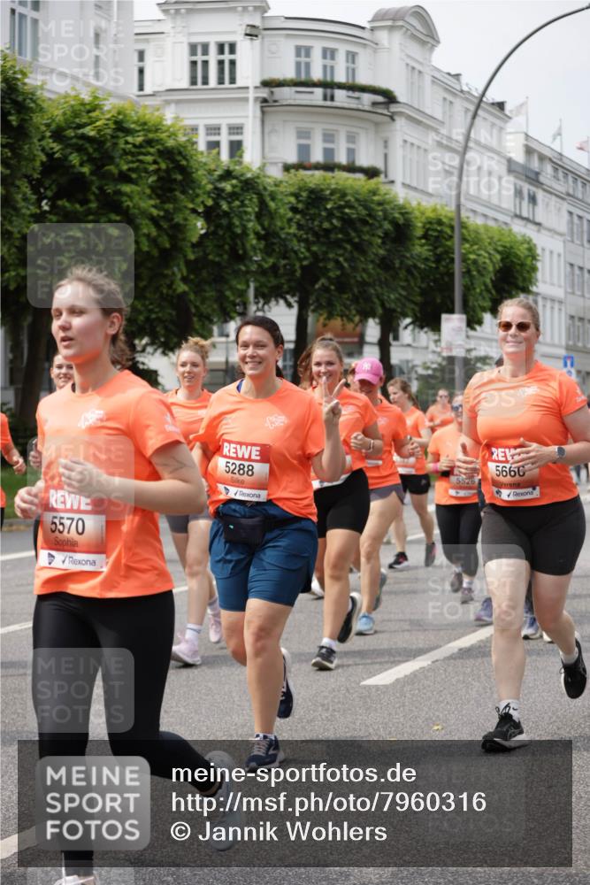 15.06.2025 - REWE Women's Run Jannik Wohlers http://msf.ph/oto/7960316 15.06.2025 09:45:29 Laufen 5570, 5288, 5526, 5660 meine-sportfotos.de