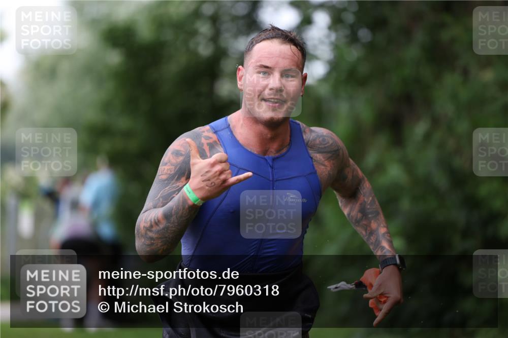 15.06.2025 - 7 Türme Triathlon Michael Strokosch http://msf.ph/oto/7960318 15.06.2025 12:11:11 Schwimmen 455, 611 meine-sportfotos.de