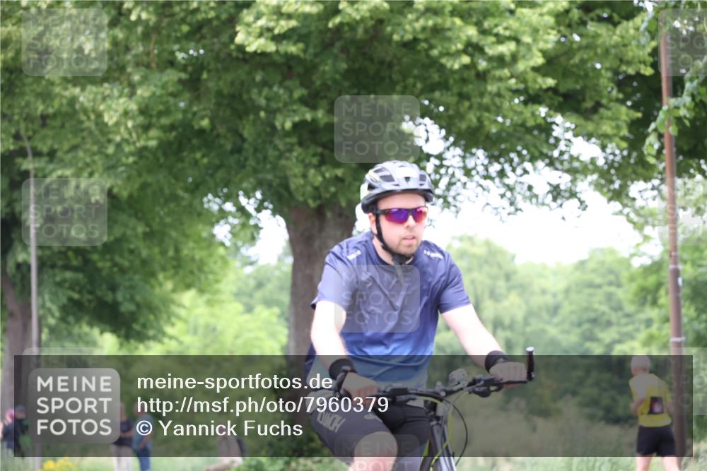 15.06.2025 - 7 Türme Triathlon Yannick Fuchs http://msf.ph/oto/7960379 15.06.2025 13:48:35 Radfahren 368, 811, 854 meine-sportfotos.de