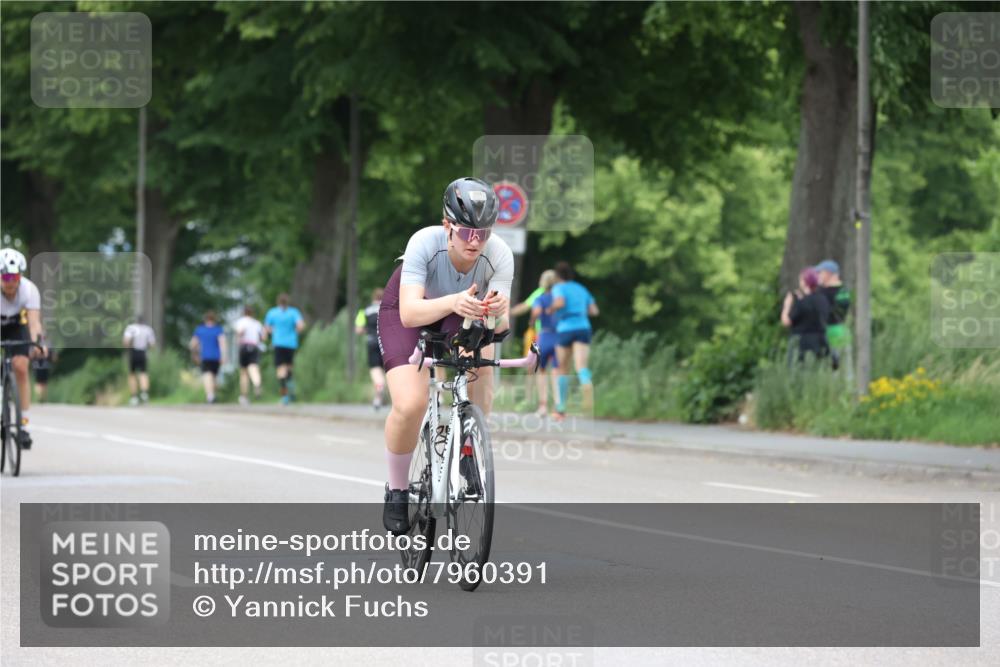 15.06.2025 - 7 Türme Triathlon Yannick Fuchs http://msf.ph/oto/7960391 15.06.2025 13:48:37 Radfahren 368, 810, 811, 854 meine-sportfotos.de