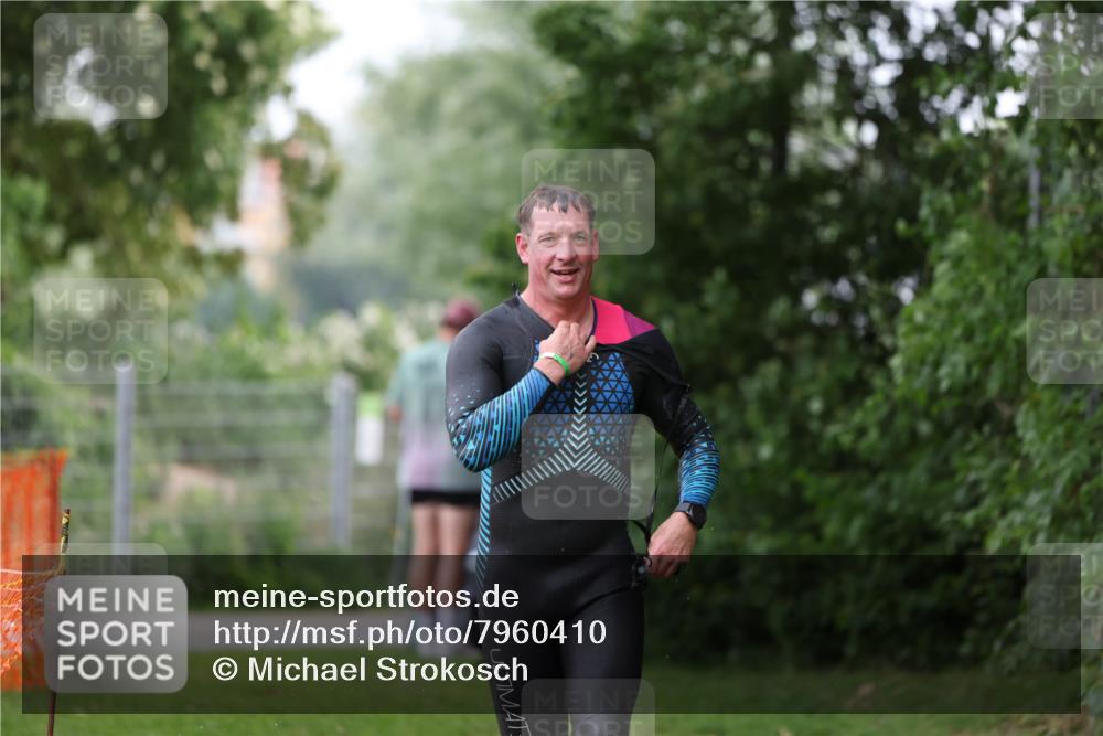 15.06.2025 - 7 Türme Triathlon Michael Strokosch http://msf.ph/oto/7960410 15.06.2025 12:11:18 Schwimmen 455, 475 meine-sportfotos.de