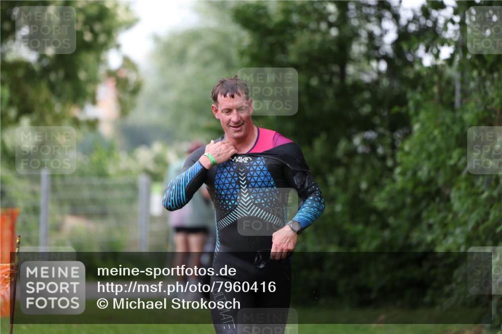 15.06.2025 - 7 Türme Triathlon Michael Strokosch http://msf.ph/oto/7960416 15.06.2025 12:11:18 Schwimmen 455, 475 meine-sportfotos.de