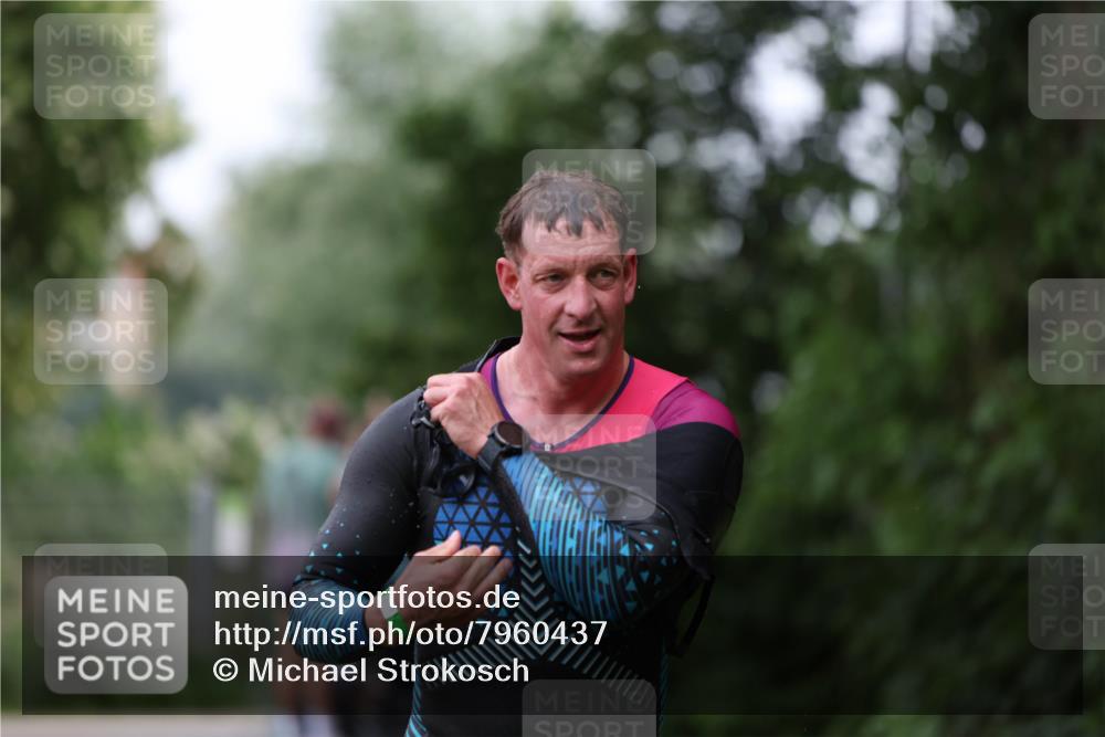 15.06.2025 - 7 Türme Triathlon Michael Strokosch http://msf.ph/oto/7960437 15.06.2025 12:11:19 Schwimmen 455, 475 meine-sportfotos.de