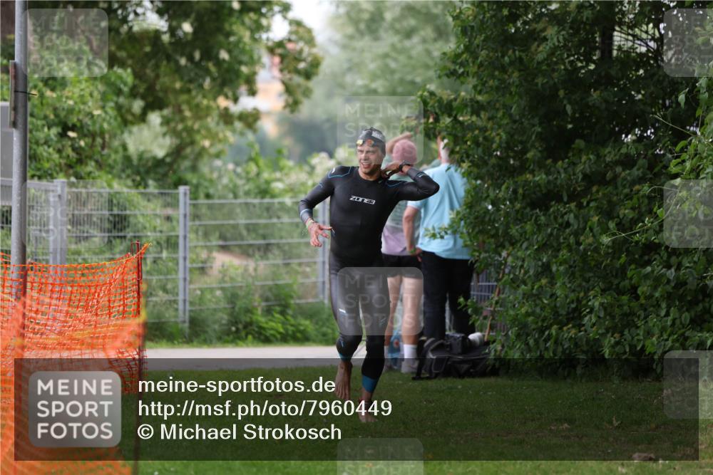 15.06.2025 - 7 Türme Triathlon Michael Strokosch http://msf.ph/oto/7960449 15.06.2025 12:11:33 Schwimmen 406, 475 meine-sportfotos.de