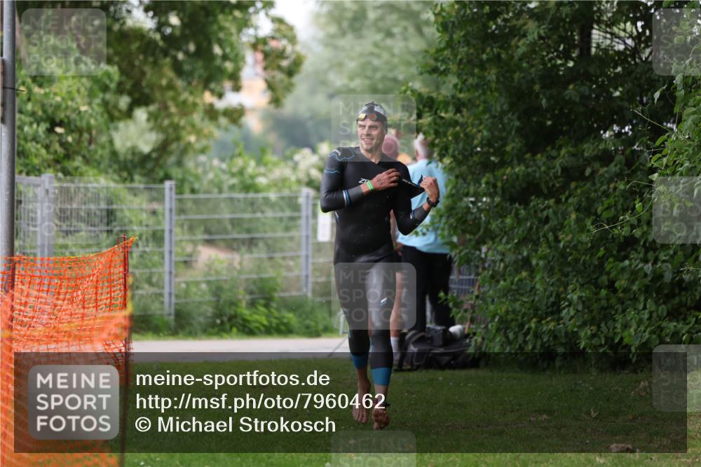 15.06.2025 - 7 Türme Triathlon Michael Strokosch http://msf.ph/oto/7960462 15.06.2025 12:11:33 Schwimmen 406, 475 meine-sportfotos.de