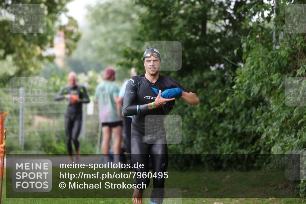 15.06.2025 - 7 Türme Triathlon Michael Strokosch http://msf.ph/oto/7960495 15.06.2025 12:11:35 Schwimmen 406, 475 meine-sportfotos.de