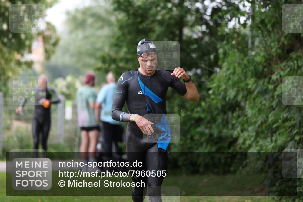 15.06.2025 - 7 Türme Triathlon Michael Strokosch http://msf.ph/oto/7960505 15.06.2025 12:11:35 Schwimmen 406, 475 meine-sportfotos.de