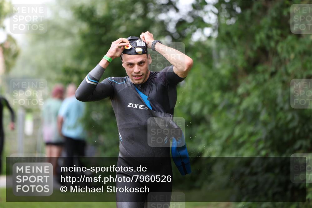 15.06.2025 - 7 Türme Triathlon Michael Strokosch http://msf.ph/oto/7960526 15.06.2025 12:11:36 Schwimmen 406, 475 meine-sportfotos.de