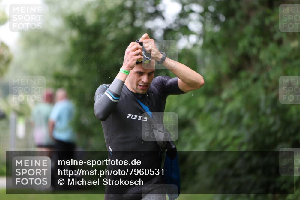 15.06.2025 - 7 Türme Triathlon Michael Strokosch http://msf.ph/oto/7960531 15.06.2025 12:11:36 Schwimmen 406, 475 meine-sportfotos.de