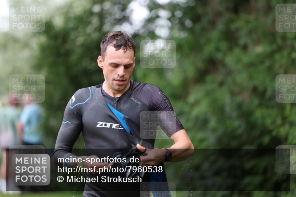 15.06.2025 - 7 Türme Triathlon Michael Strokosch http://msf.ph/oto/7960538 15.06.2025 12:11:37 Schwimmen 406, 475 meine-sportfotos.de
