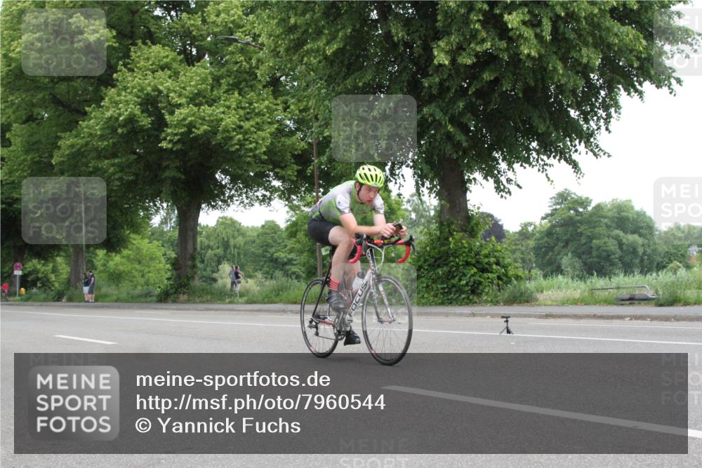 15.06.2025 - 7 Türme Triathlon Yannick Fuchs http://msf.ph/oto/7960544 15.06.2025 11:57:27 Radfahren  meine-sportfotos.de