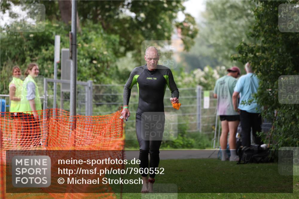 15.06.2025 - 7 Türme Triathlon Michael Strokosch http://msf.ph/oto/7960552 15.06.2025 12:11:40 Schwimmen 406, 475 meine-sportfotos.de