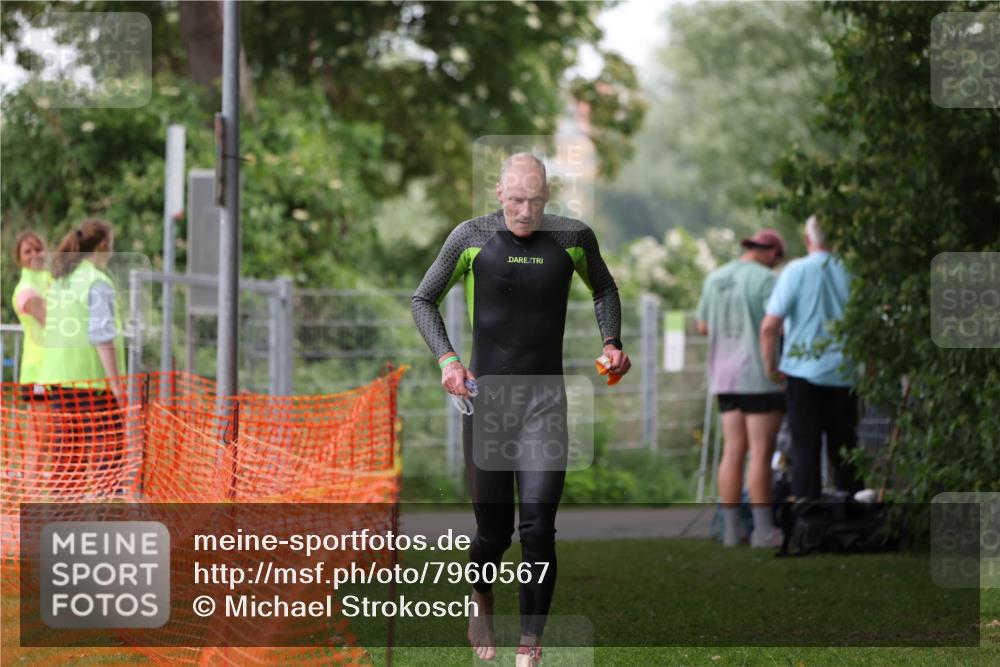 15.06.2025 - 7 Türme Triathlon Michael Strokosch http://msf.ph/oto/7960567 15.06.2025 12:11:40 Schwimmen 406, 475 meine-sportfotos.de