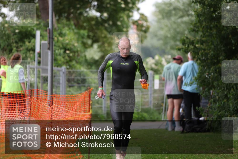 15.06.2025 - 7 Türme Triathlon Michael Strokosch http://msf.ph/oto/7960574 15.06.2025 12:11:41 Schwimmen 406, 475 meine-sportfotos.de