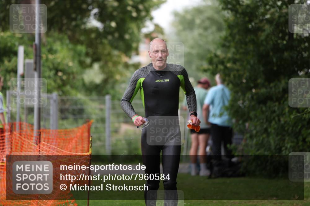 15.06.2025 - 7 Türme Triathlon Michael Strokosch http://msf.ph/oto/7960584 15.06.2025 12:11:42 Schwimmen 406, 475 meine-sportfotos.de