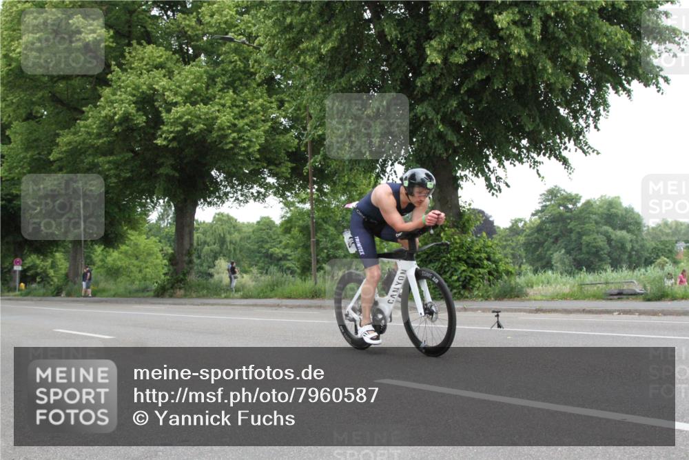 15.06.2025 - 7 Türme Triathlon Yannick Fuchs http://msf.ph/oto/7960587 15.06.2025 11:58:17 Radfahren  meine-sportfotos.de