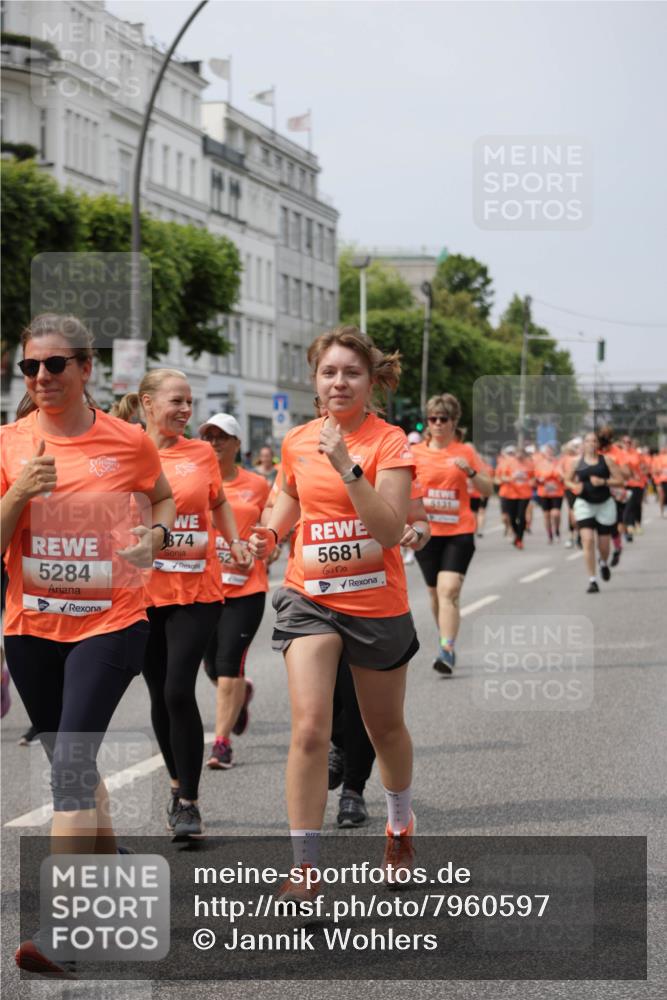 15.06.2025 - REWE Women's Run Jannik Wohlers http://msf.ph/oto/7960597 15.06.2025 09:45:37 Laufen 5284, 52, 5681, 5131, 374 meine-sportfotos.de