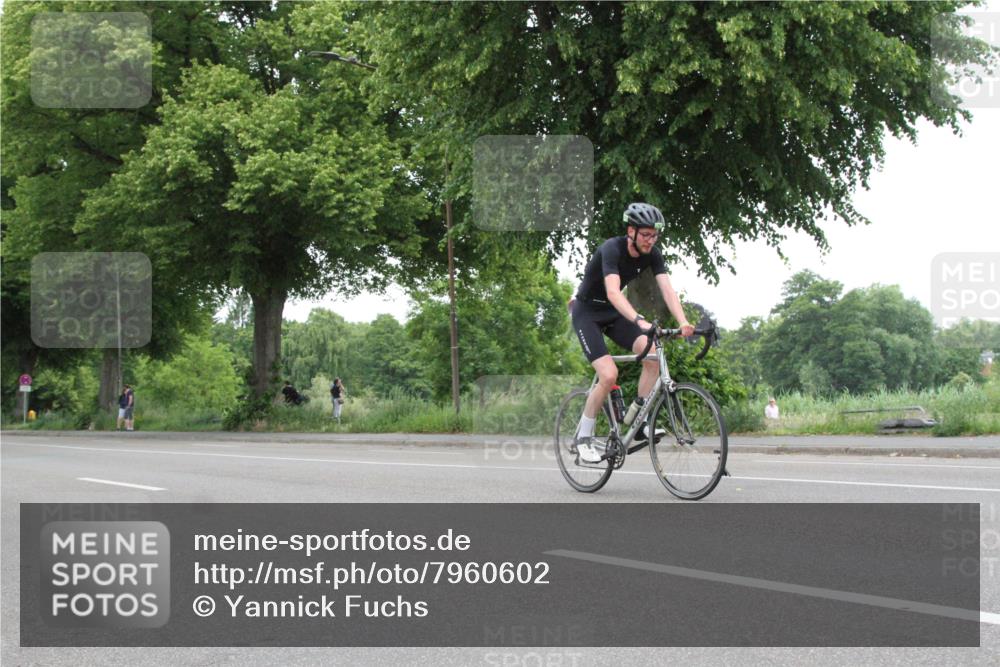 15.06.2025 - 7 Türme Triathlon Yannick Fuchs http://msf.ph/oto/7960602 15.06.2025 11:58:44 Radfahren  meine-sportfotos.de