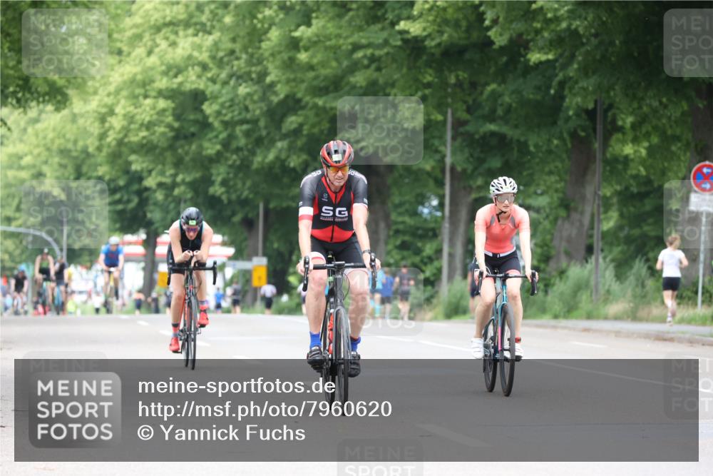 15.06.2025 - 7 Türme Triathlon Yannick Fuchs http://msf.ph/oto/7960620 15.06.2025 13:48:53 Radfahren 212, 428, 796, 806, 1092 meine-sportfotos.de