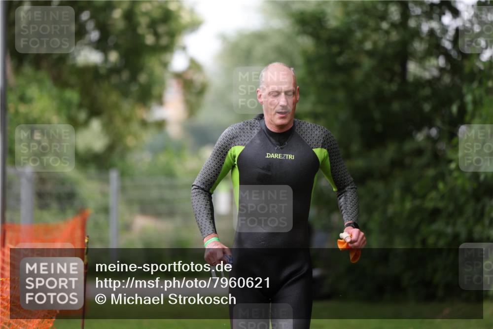 15.06.2025 - 7 Türme Triathlon Michael Strokosch http://msf.ph/oto/7960621 15.06.2025 12:11:43 Schwimmen 406, 475 meine-sportfotos.de