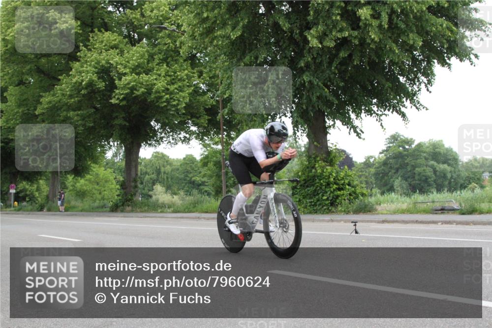 15.06.2025 - 7 Türme Triathlon Yannick Fuchs http://msf.ph/oto/7960624 15.06.2025 11:59:27 Radfahren  meine-sportfotos.de
