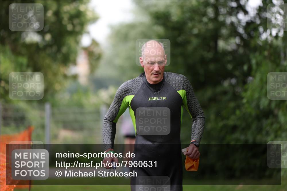15.06.2025 - 7 Türme Triathlon Michael Strokosch http://msf.ph/oto/7960631 15.06.2025 12:11:43 Schwimmen 406, 475 meine-sportfotos.de