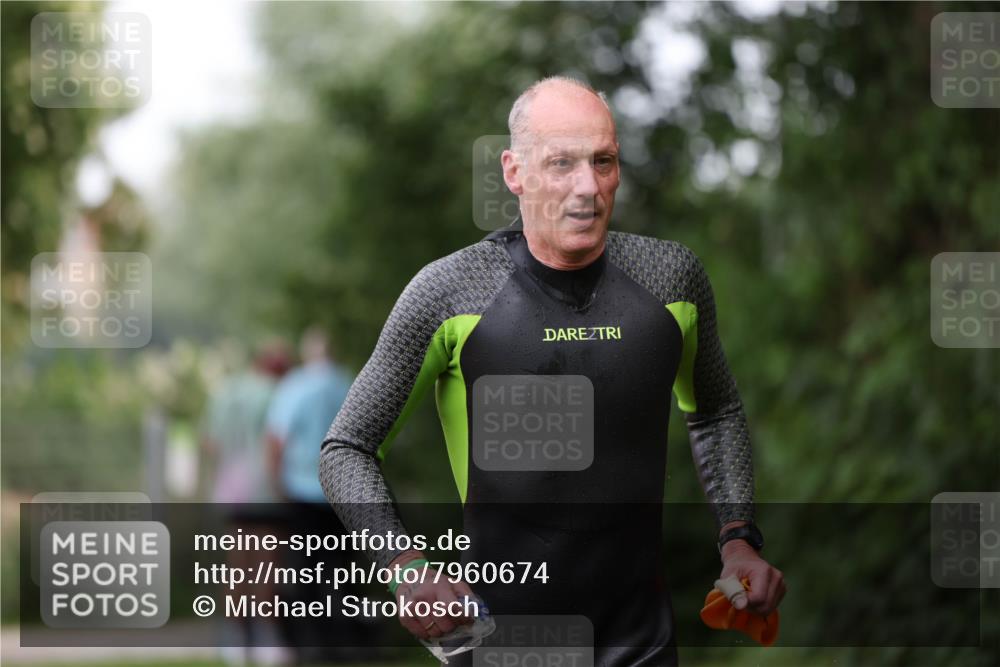 15.06.2025 - 7 Türme Triathlon Michael Strokosch http://msf.ph/oto/7960674 15.06.2025 12:11:44 Schwimmen 406, 475 meine-sportfotos.de