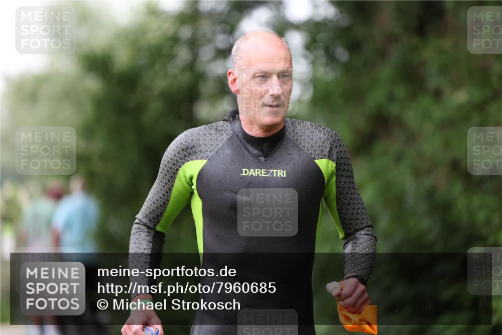15.06.2025 - 7 Türme Triathlon Michael Strokosch http://msf.ph/oto/7960685 15.06.2025 12:11:45 Schwimmen 406, 475 meine-sportfotos.de