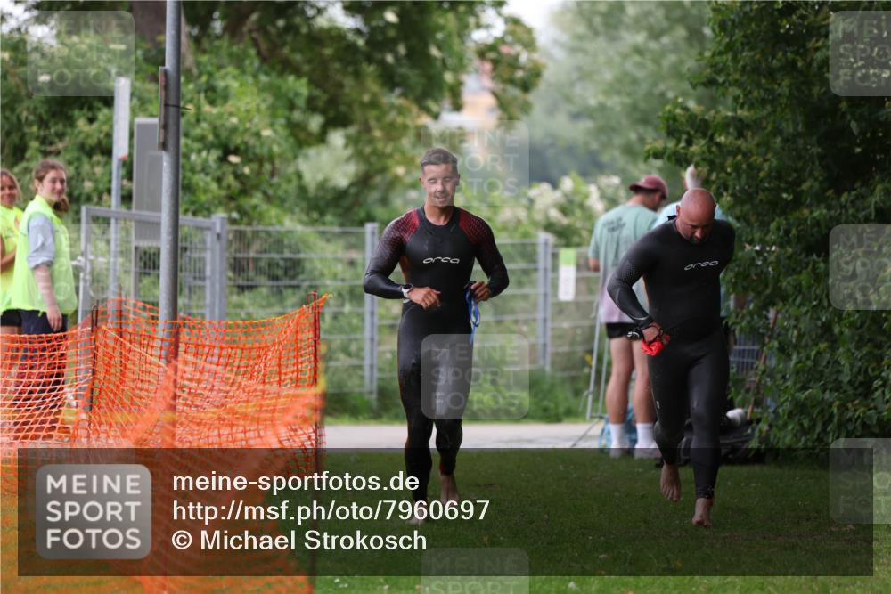 15.06.2025 - 7 Türme Triathlon Michael Strokosch http://msf.ph/oto/7960697 15.06.2025 12:12:05 Schwimmen 630, 658 meine-sportfotos.de