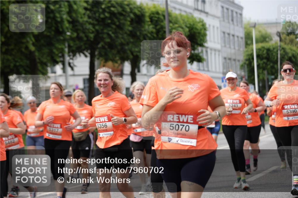 15.06.2025 - REWE Women's Run Jannik Wohlers http://msf.ph/oto/7960702 15.06.2025 09:45:48 Laufen 5482, 5317, 5356, 5070, 5243, 5390 meine-sportfotos.de