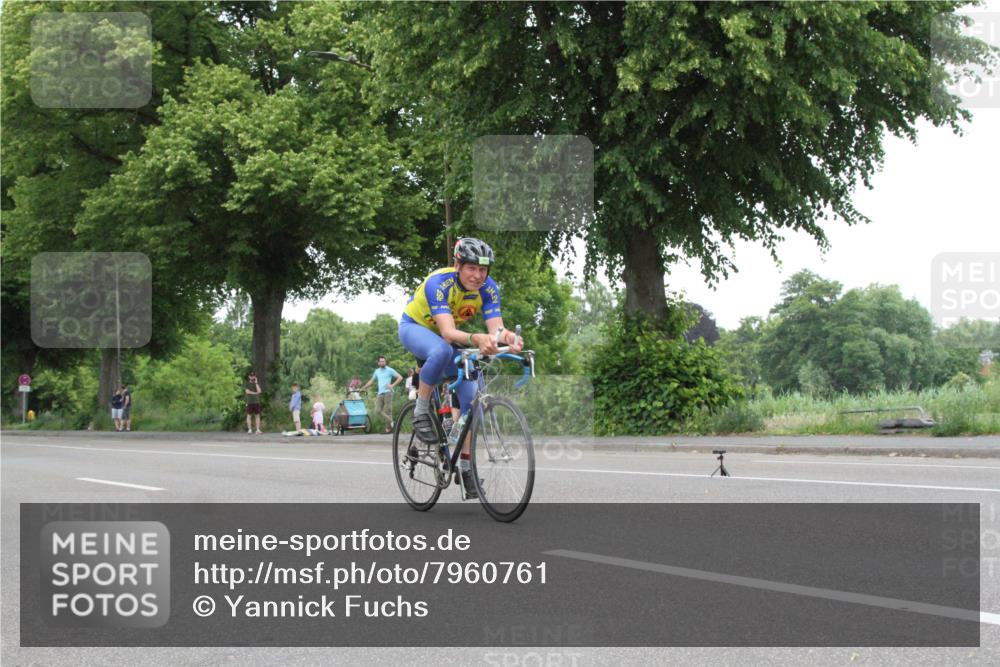 15.06.2025 - 7 Türme Triathlon Yannick Fuchs http://msf.ph/oto/7960761 15.06.2025 12:01:57 Radfahren  meine-sportfotos.de