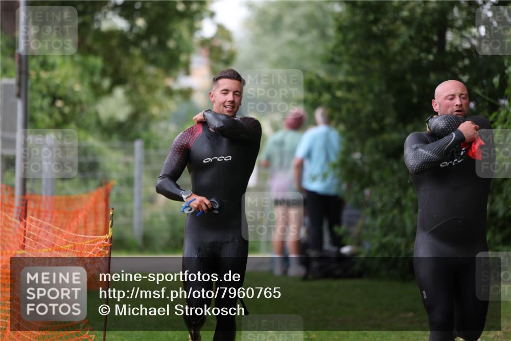 15.06.2025 - 7 Türme Triathlon Michael Strokosch http://msf.ph/oto/7960765 15.06.2025 12:12:07 Schwimmen 630, 658 meine-sportfotos.de