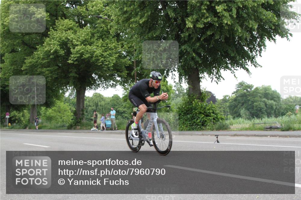 15.06.2025 - 7 Türme Triathlon Yannick Fuchs http://msf.ph/oto/7960790 15.06.2025 12:02:39 Radfahren  meine-sportfotos.de