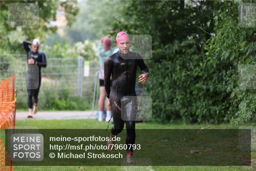 15.06.2025 - 7 Türme Triathlon Michael Strokosch http://msf.ph/oto/7960793 15.06.2025 12:12:27 Schwimmen 412, 443, 489, 658 meine-sportfotos.de