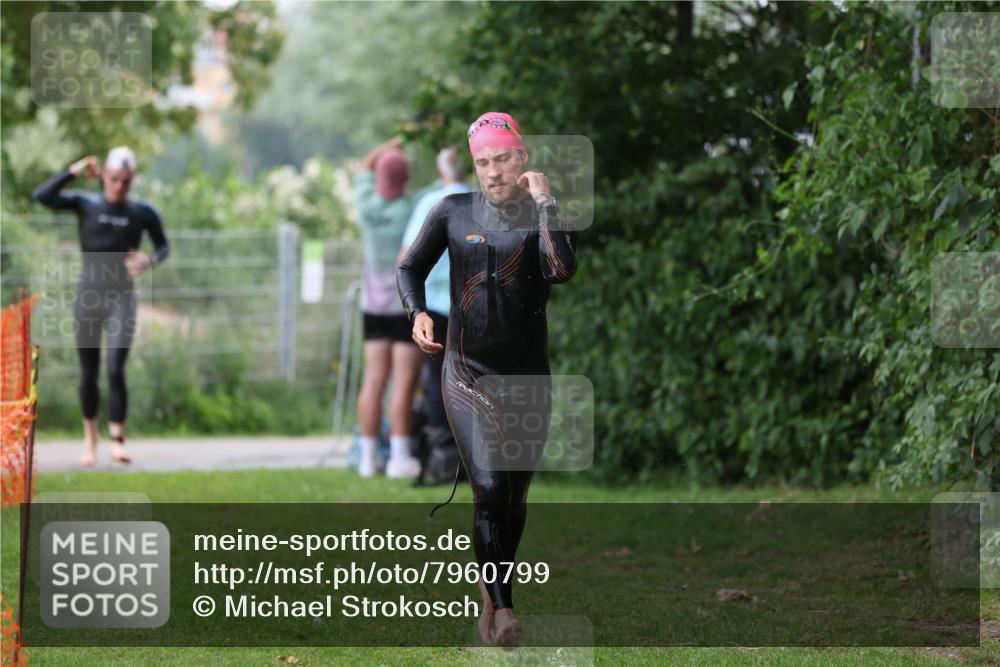 15.06.2025 - 7 Türme Triathlon Michael Strokosch http://msf.ph/oto/7960799 15.06.2025 12:12:27 Schwimmen 412, 443, 489, 658 meine-sportfotos.de